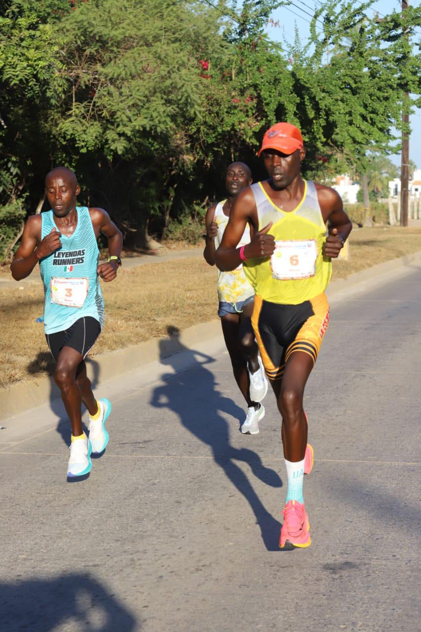 $!Keniata Geoffrey Kenisi Bundi se consagra campeón en los 42K del Gran Maratón Pacífico