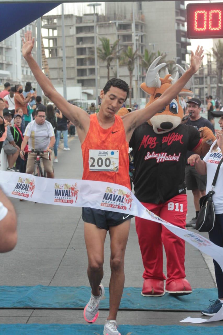 $!Juan de Dios Leyva y Teresa Montes ganan los 10K de la Carrera Naval del Día de la Marina
