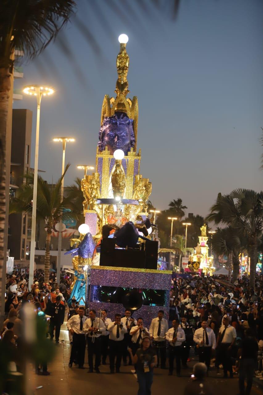 $!Trae desfile del Carnaval de Mazatlán 2025 un momento de paz y diversión a los ciudadanos