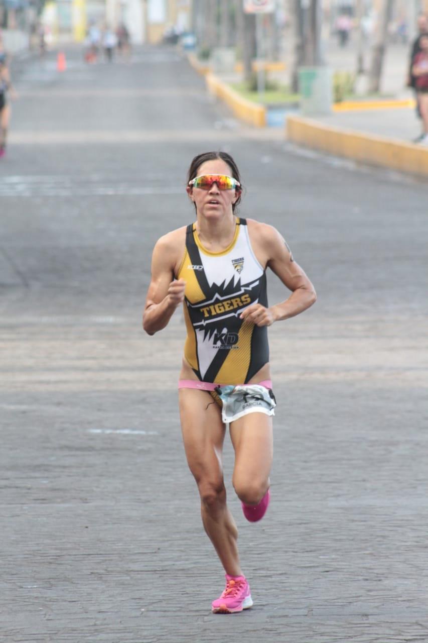$!René Howlet y Daniela García imponen condiciones en Triatlón Olas Altas
