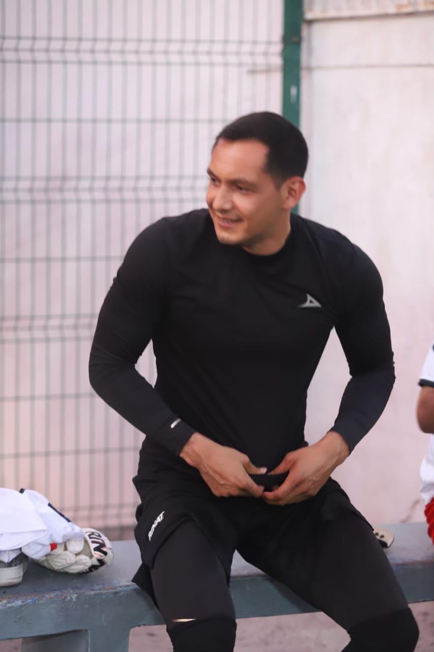 $!Rodolfo Cota se echa una cascarita en Mazatlán