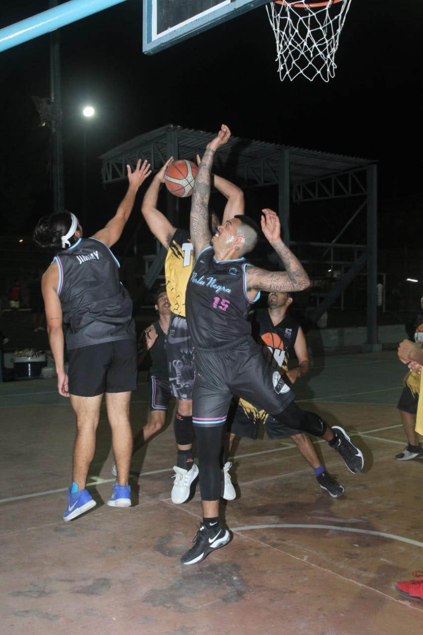 $!Blue Devils pega primero en la final del Baloncesto de Segunda Fuerza