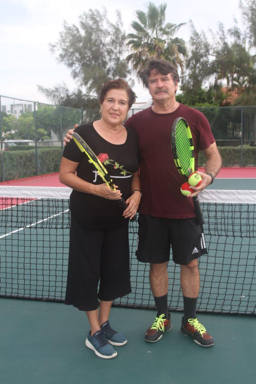 $!Jesús Valdez y Leticia Casas, dos abuelos que han sabido heredar a su familia y varias generaciones el gusto por el deporte