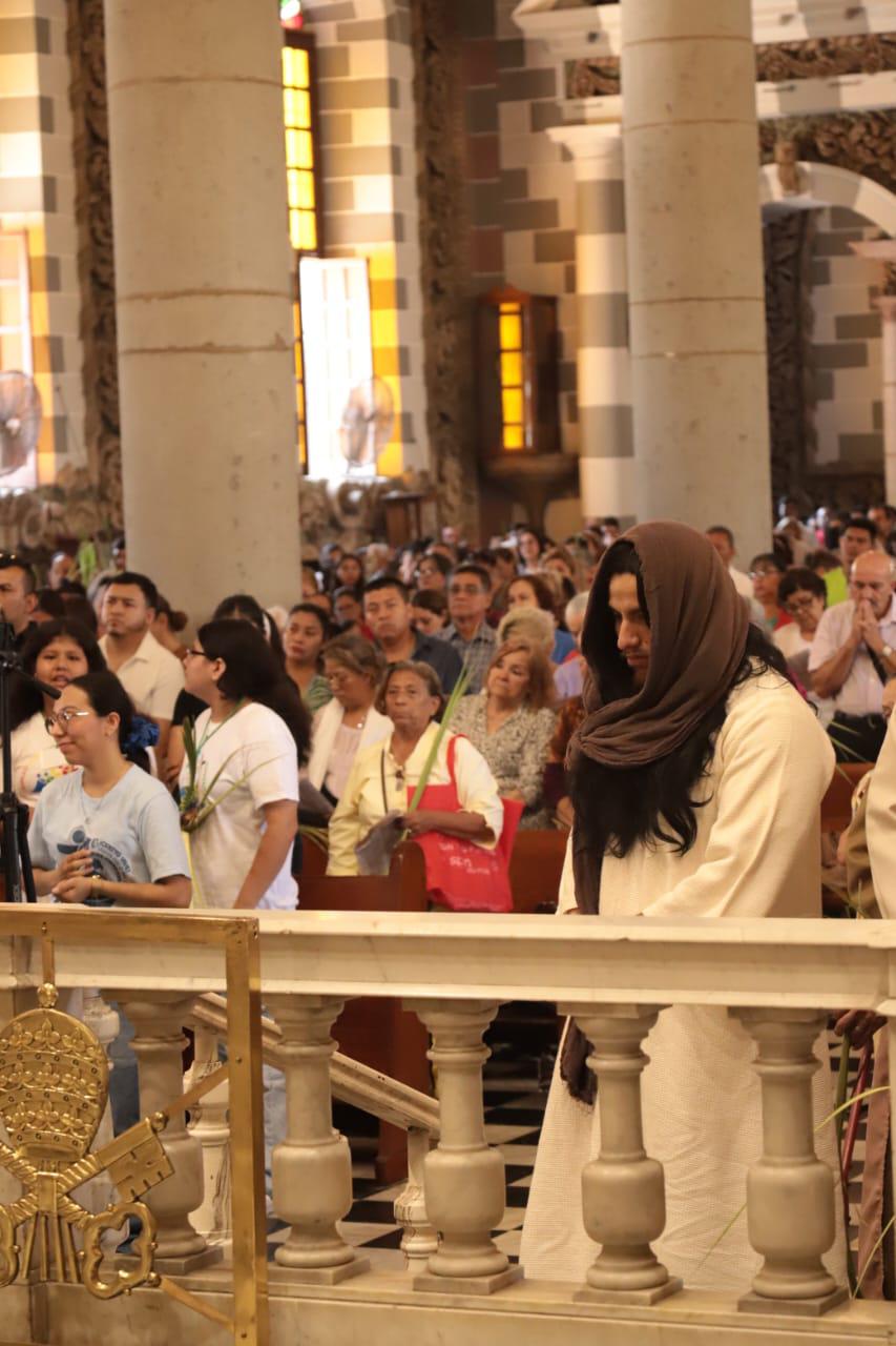 $!Jóvenes de Mazatlán representan la entrada triunfal de Jesús a Jerusalén