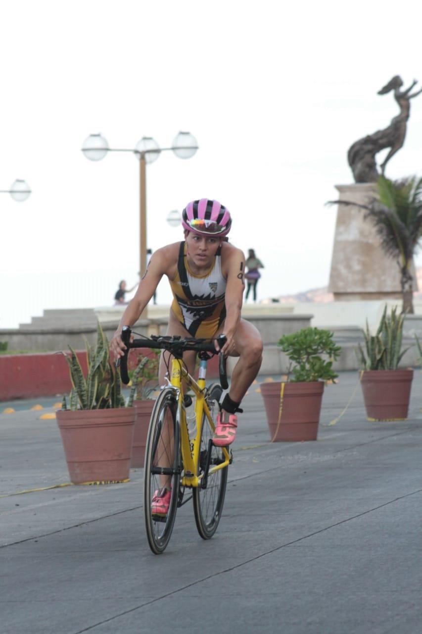 $!René Howlet y Daniela García imponen condiciones en Triatlón Olas Altas