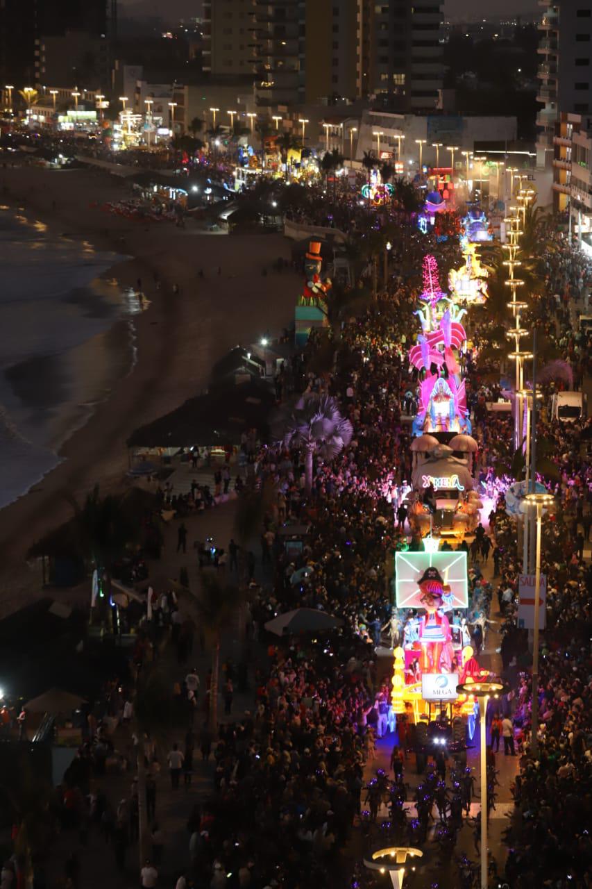 $!Fueron más de 515 mil personas las que disfrutaron del segundo y último desfile del Carnaval de Mazatlán 2025