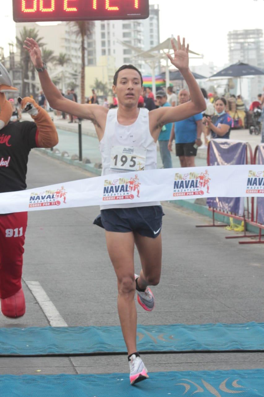 $!Juan de Dios Leyva y Teresa Montes ganan los 10K de la Carrera Naval del Día de la Marina