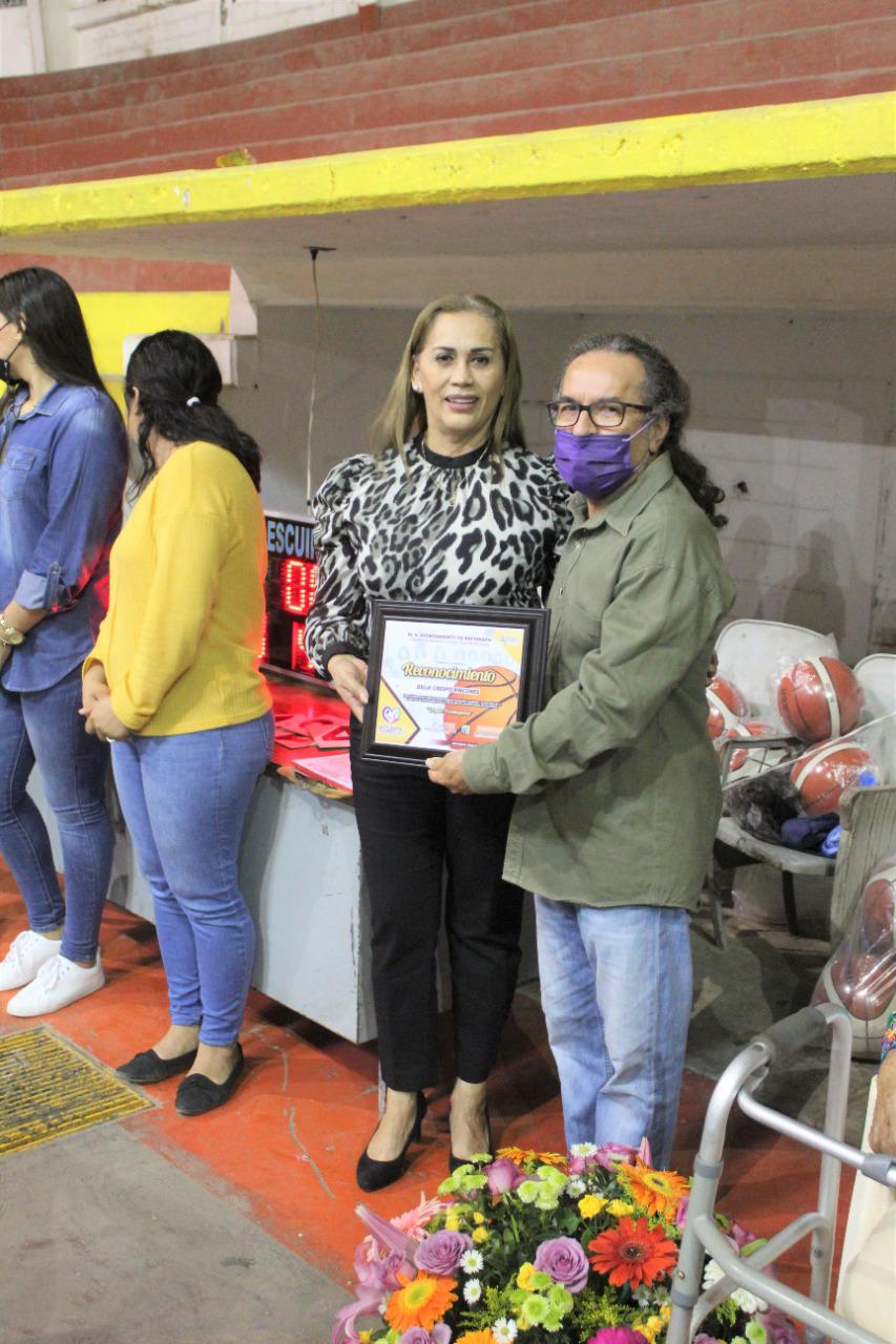 $!Rinden tributo a la ‘Generación Dorada’ del baloncesto femenil de Escuinapa