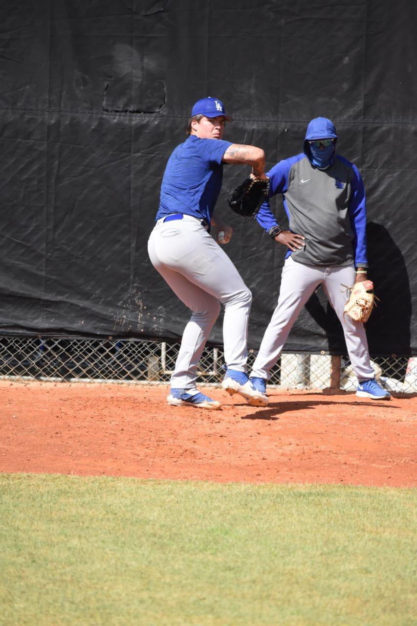 $!Mazatleco Guillermo Arvizu trabaja fuerte para tener un buen año en Dominicana