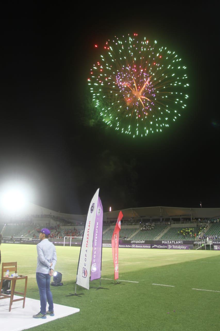 $!El Kraken se pone de gala al inaugurarse la Copa Mazatlán de Futbol 11