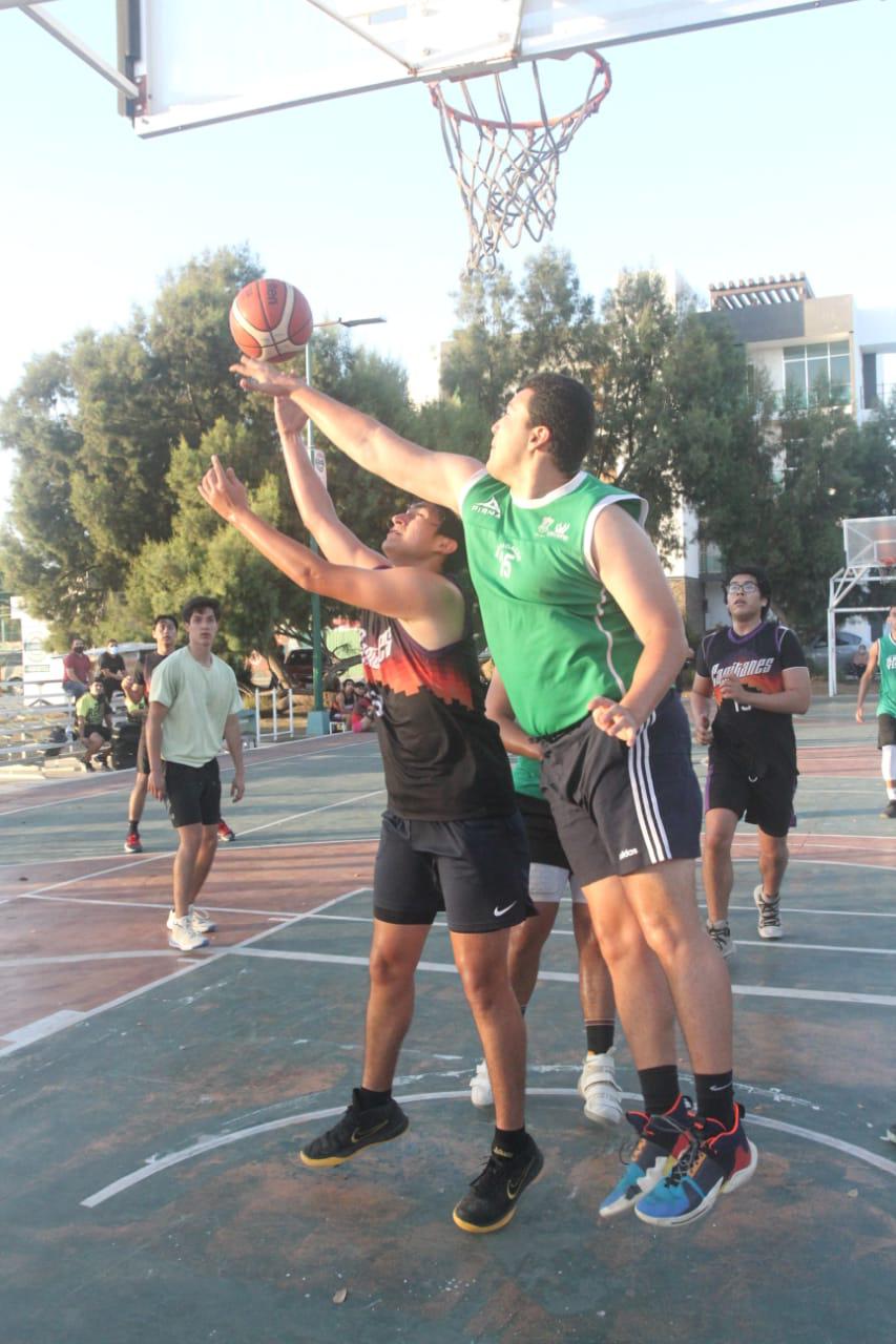 $!La Mazatleca hila triunfo en Torneo de Baloncesto el Rey de la Cancha 2021