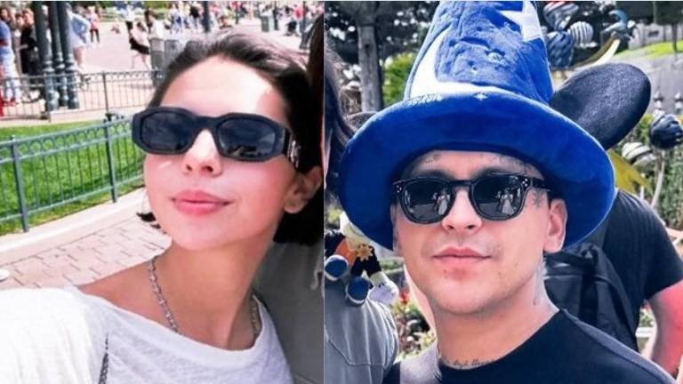 Ángela Aguilar y Christian Nodal pasean por Disney París.