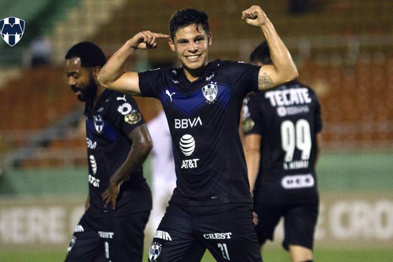 Contundente triunfo de Rayados en Dominicana