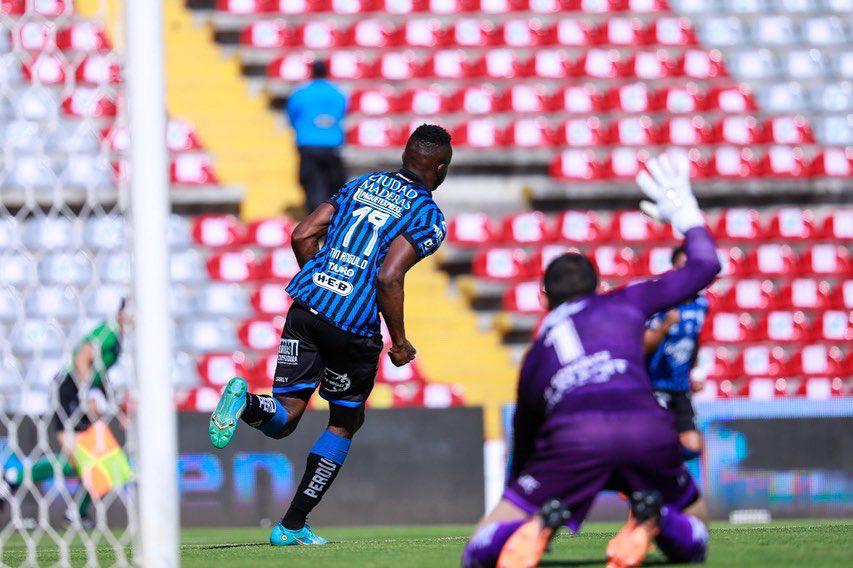 $!Querétaro golea y obliga al Toluca a ganar para evitar la multa del descenso