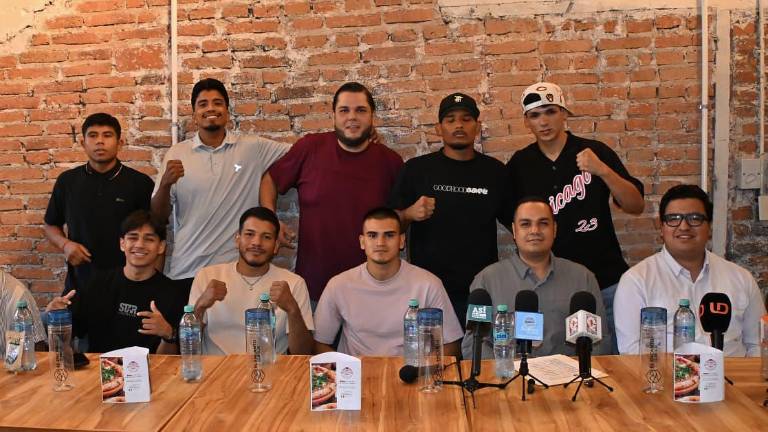Los pugilistas se alistan para la velada.