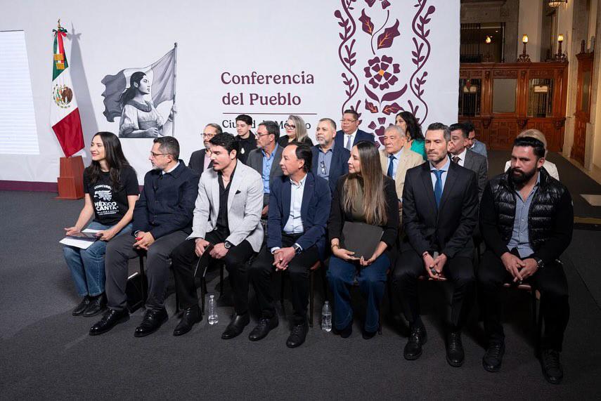 $!El cantante y compositor sinaloense formó parte de los invitados a la mañanera.