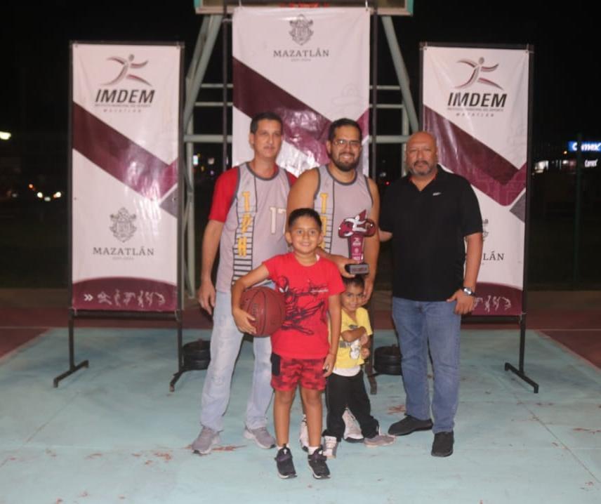 $!Inauguran y premian en Liga de Basquetbol de Real del Valle