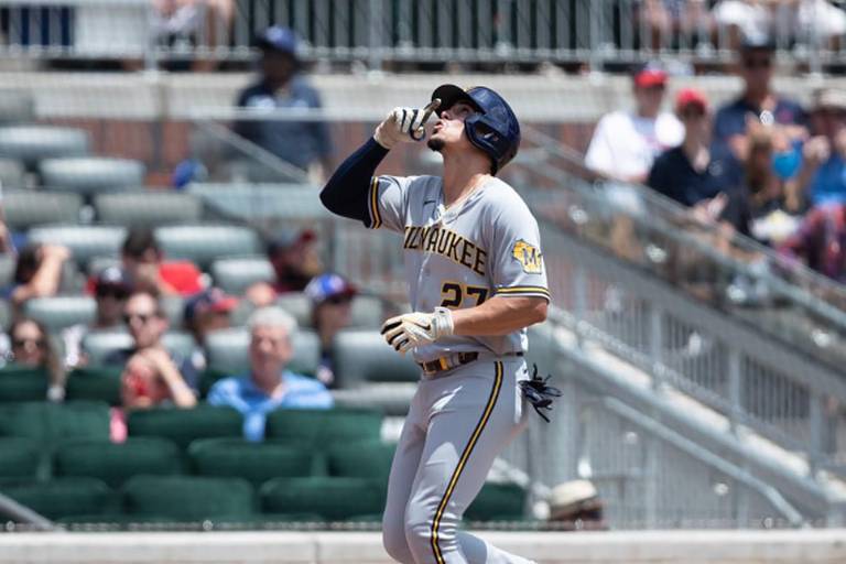 Willy Adames da jonrón y guía el triunfo de los Cerveceros