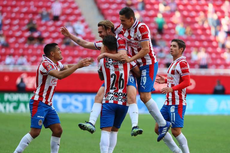 Chivas rescata empate en casa ante Santos Laguna