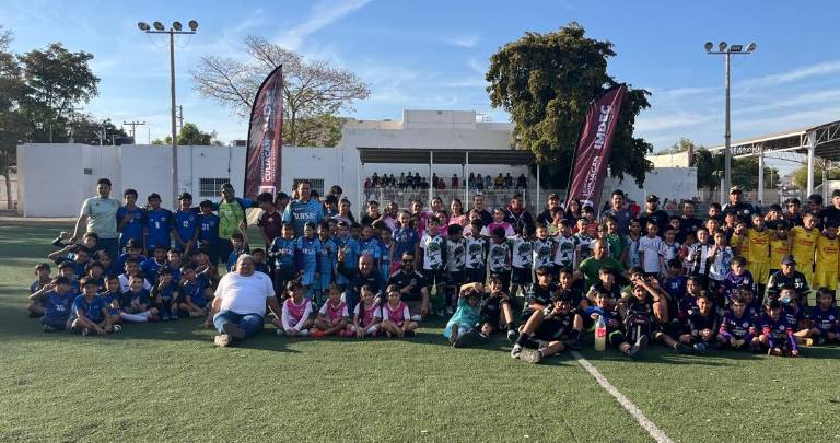 Los equipos presentes en la ceremonia inaugural.