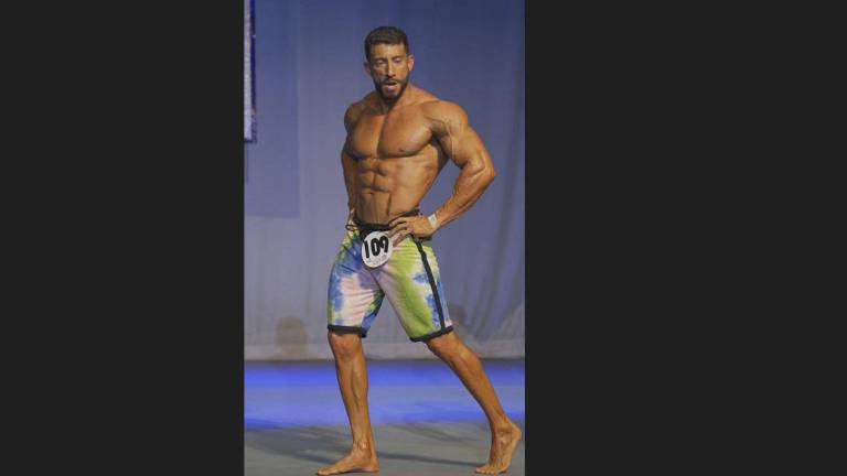 Michel Pérez entrena todos los días para el Mr. México 2022.