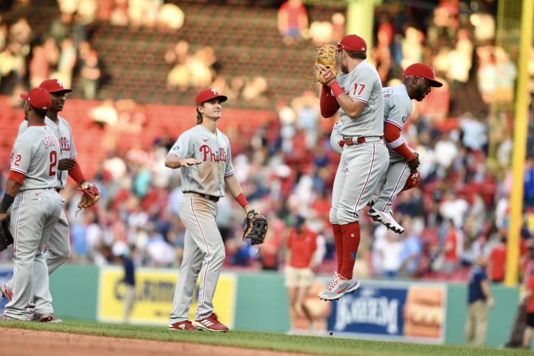 Filis vencen a Boston con ataque en la octava entrada