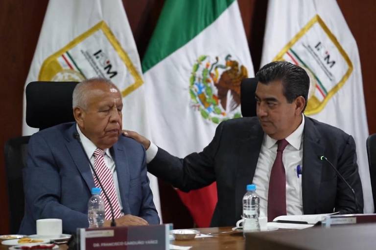 Casi siete meses después de que Sheinbaum lo anunció, Sergio Salomón sustituye a Garduño en Migración