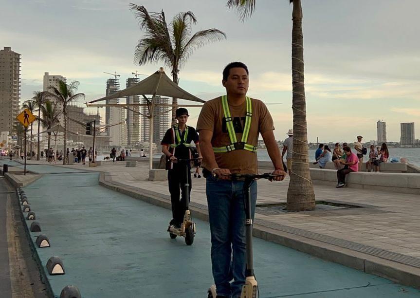 $!Scooters en Mazatlán siguen operando sin cumplir requisitos, pese a nueva normativa