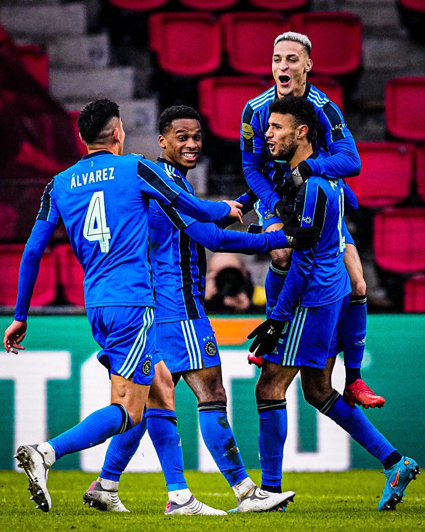$!El Ajax de Edson Álvarez desbanca al PSV de Érick Gutiérrez de la cima de la Eredivisie