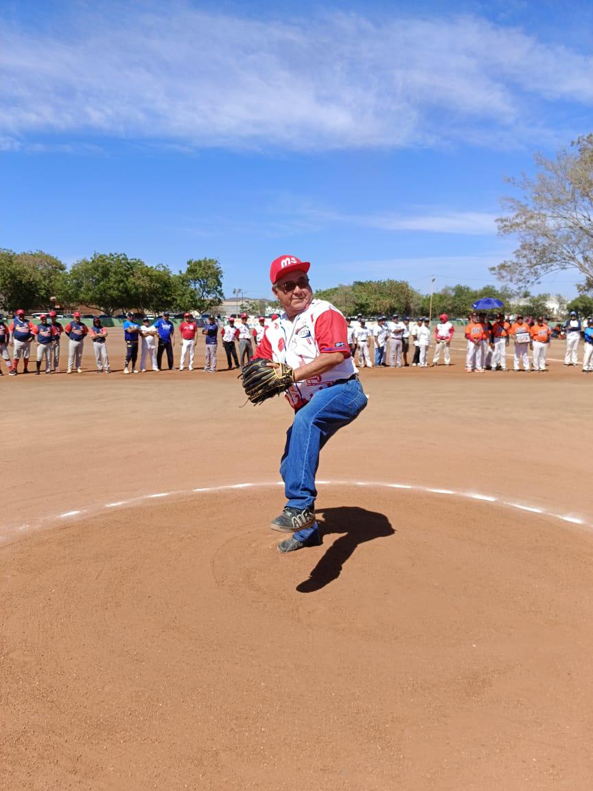 $!Cantan playball en el Club Deportivo Polluelos