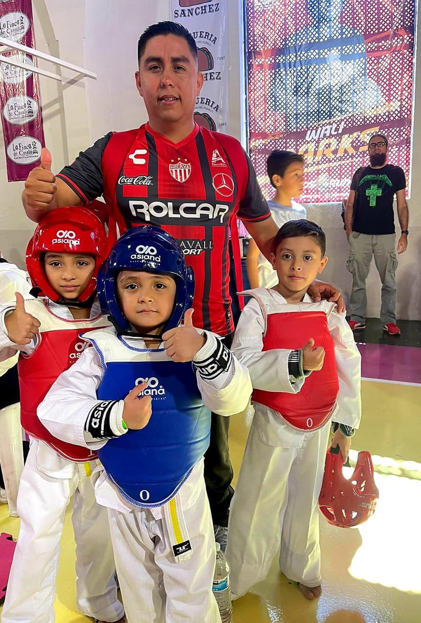 $!Mazatlecos regresan con primeros lugares de la Copa Cosalá de Taekwondo