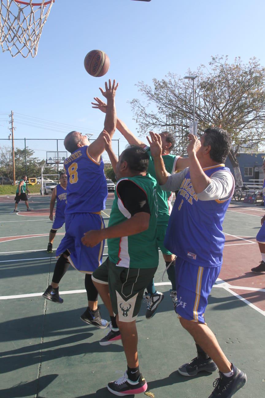 $!Les cortan la línea en el Torneo de Baloncesto Municipal Maxi