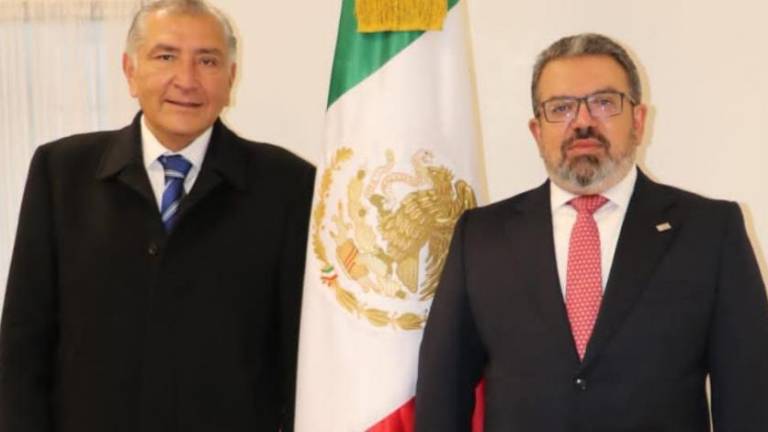 Jorge Nuño, a la derecha, asume como nuevo Secretario de Infraestructura, Comunicaciones y Transportes.