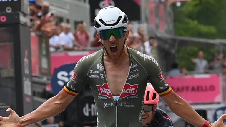 Dries De Bondt llega triunfal a la meta.