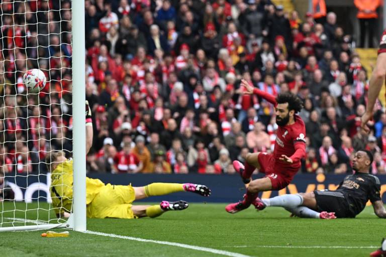 Liverpool y Arsenal empatan en juego de alto voltaje