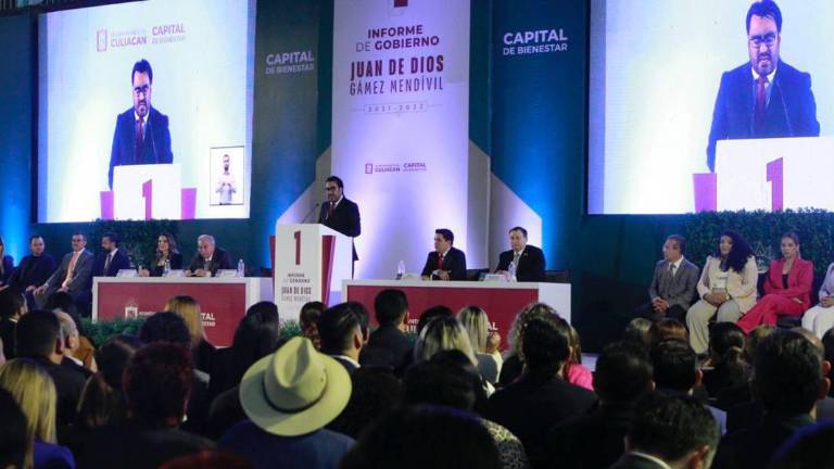 Juan de Dios Gámez Mendívil, Alcalde de Culiacán, durante su primer Informe de Labores