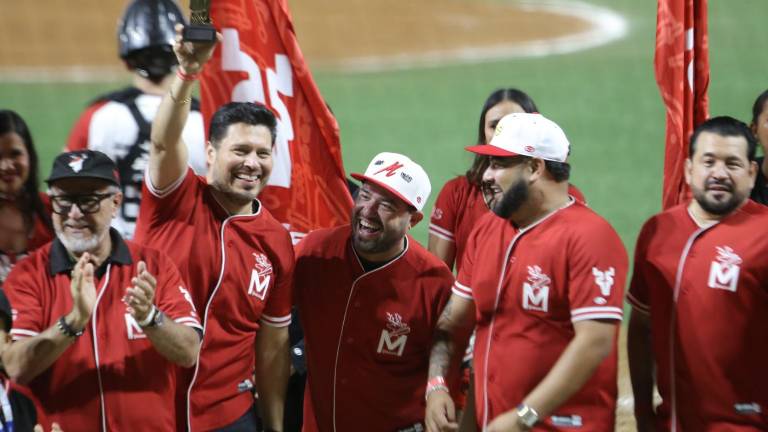 La Banda MS estuvo presente en el juego entre Venados y Águilas.