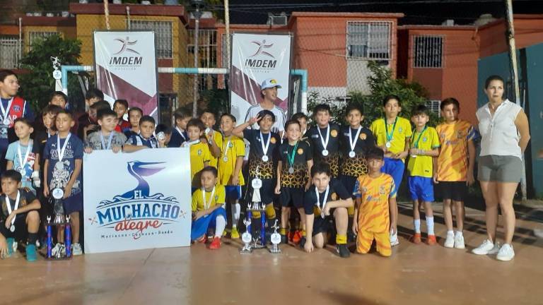 Los campeones de las diversas categorías fueron premiados.