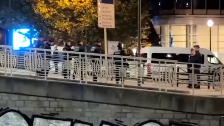 Esta noche se ha producido un tiroteo armado contra tres personas en el cruce de Saincteclette y el bulevar Neuvième de Ligne, en el centro de Bruselas.