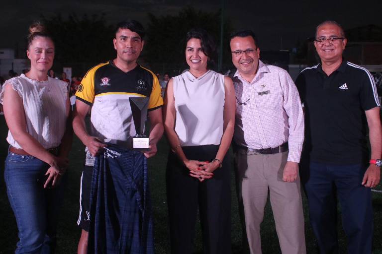 Homenajean a Iván Corona, en Intramuros de Futbol El Cid