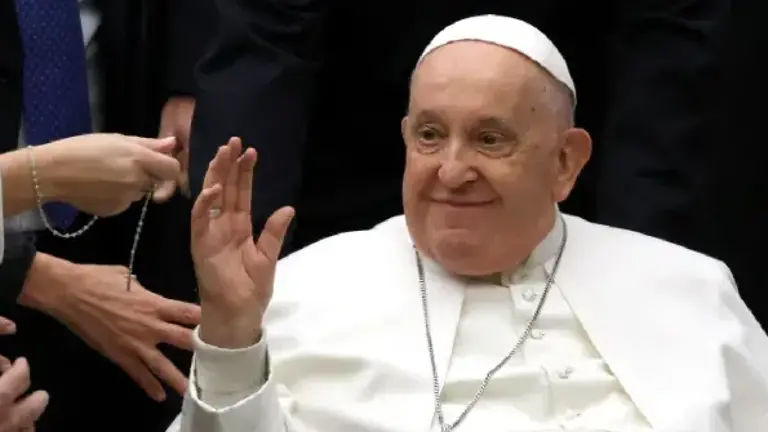Este domingo será la primera aparición pública del Papa Francisco desde que fue ingresado el pasado 14 de febrero.