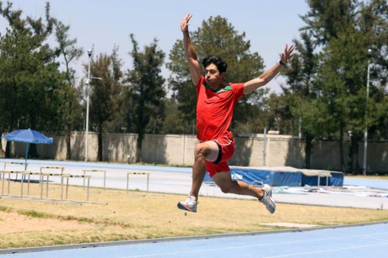Sinaloense Víctor Castro espera dar un salto mayor en su carrera deportiva