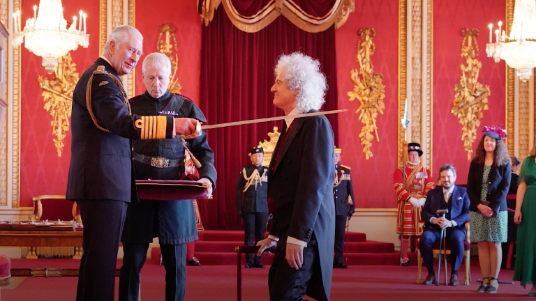 El Rey Carlos III realiza sus primeros honores en su reinado.