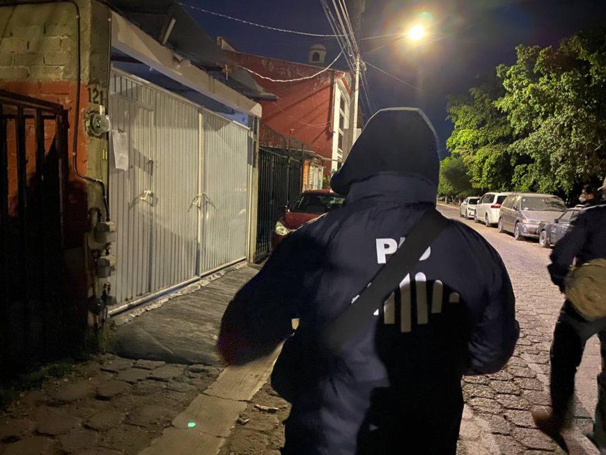 $!Tres policías y un elemento de PC son detenidos por violencia en Estadio Corregidora