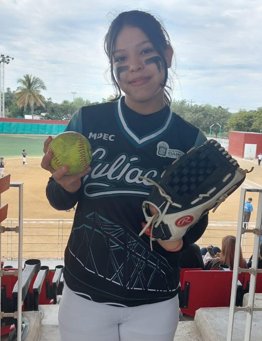 $!Culiacán domina el softbol femenil del Zonal con Juego Perfecto de Kiara Bernal