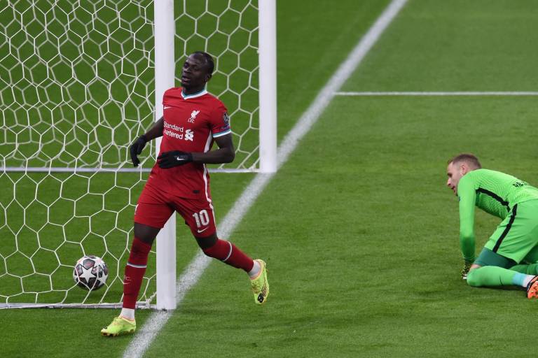 Salah y Mané no perdonan, y dan el pase a Liverpool a cuartos de final de la Champions