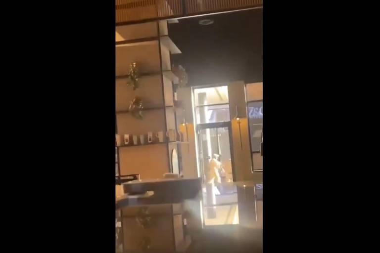 Viven momentos de pánico en plaza comercial por balacera en Culiacán