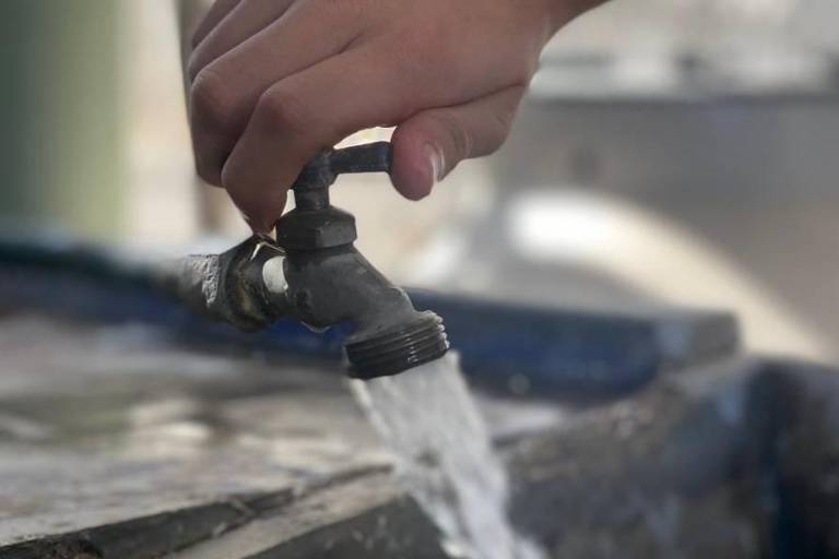 Personas jubiladas, pensionadas y discapacitadas tendrán descuento por ley en cobro de agua potable en Sinaloa