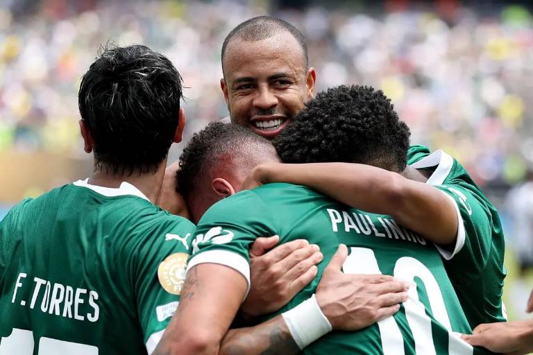 Un golazo de Paulinho clasifica a Palmeiras para los cuartos de final del Mundial de Clubes