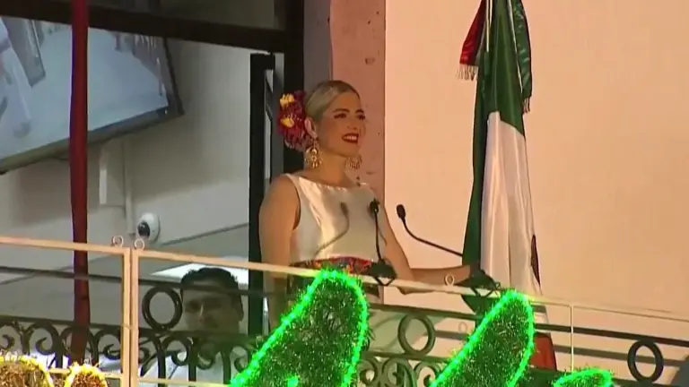 La Alcaldesa Estrella Palacios Domínguez encabezó por primera vez la ceremonia del Grito de Independencia desde el balcón del Palacio Municipal.